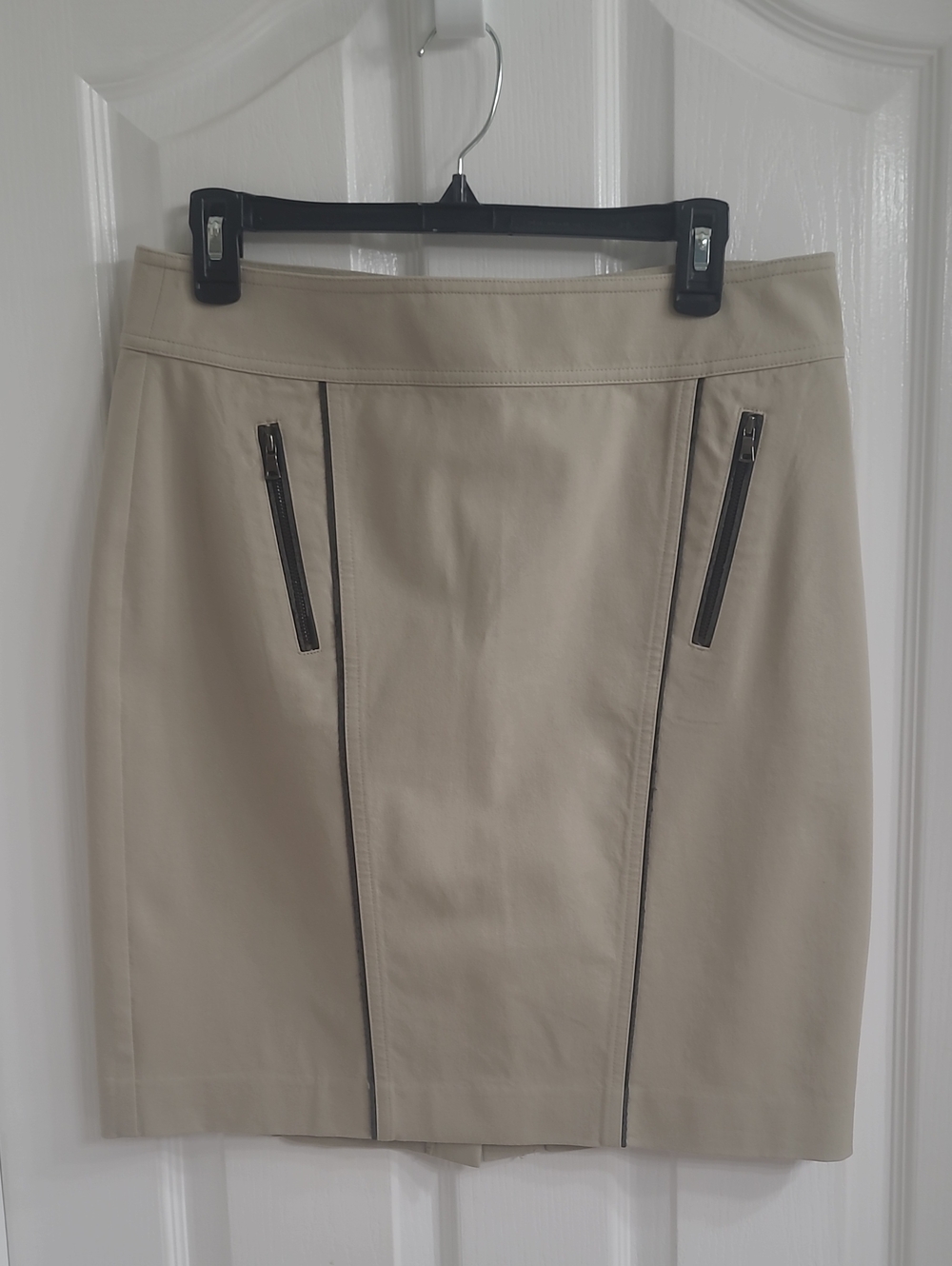 Ann Taylor Beige Pencil Skirt with Contrast Black Zippers Vintage